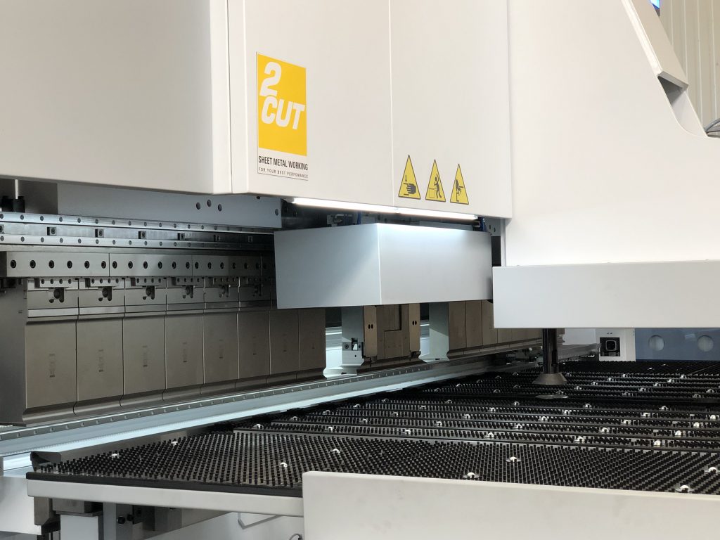 Neues Schwenkbiegezentrum TruBend Center 7030